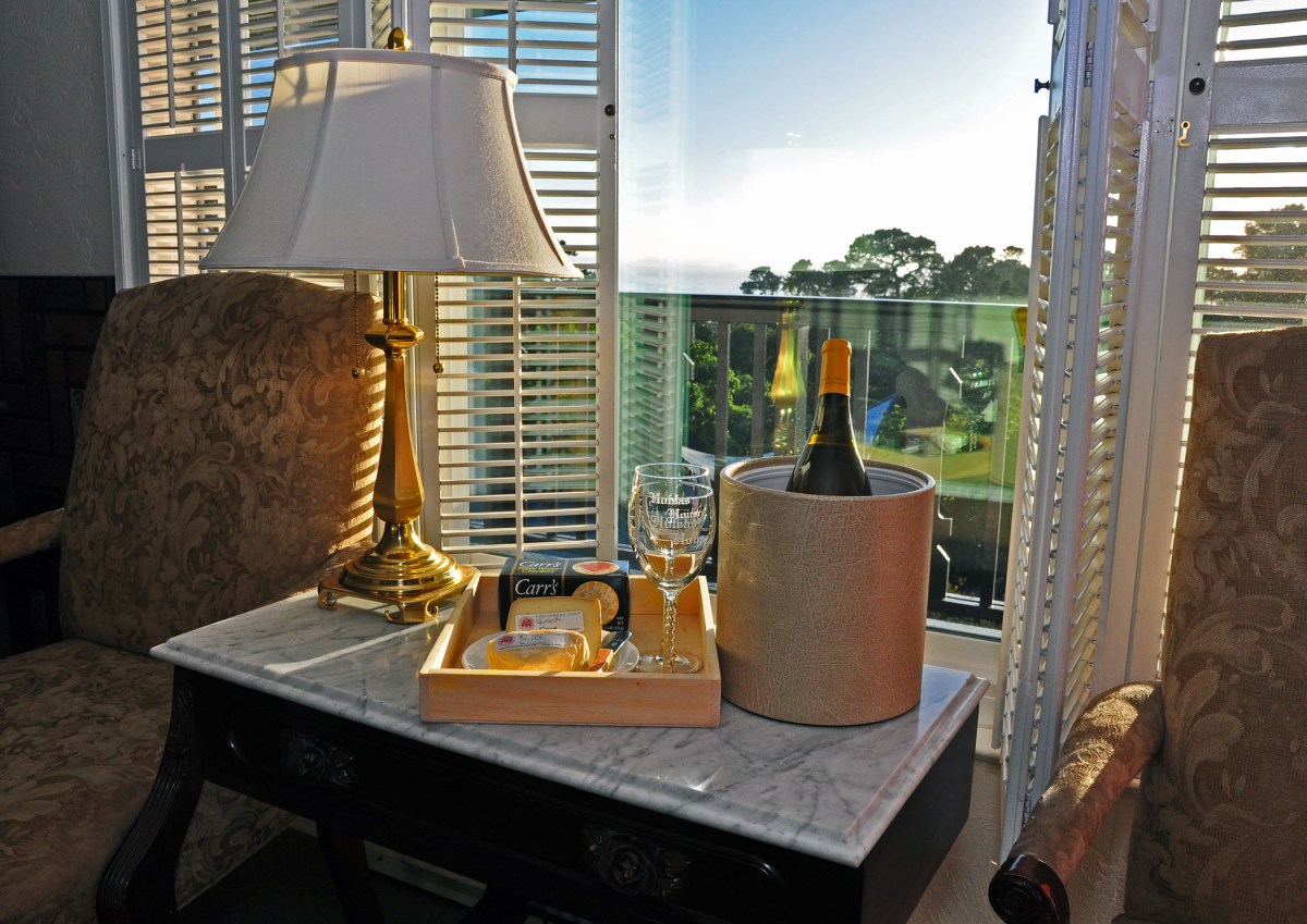 1. Hofsas House wine and cheese