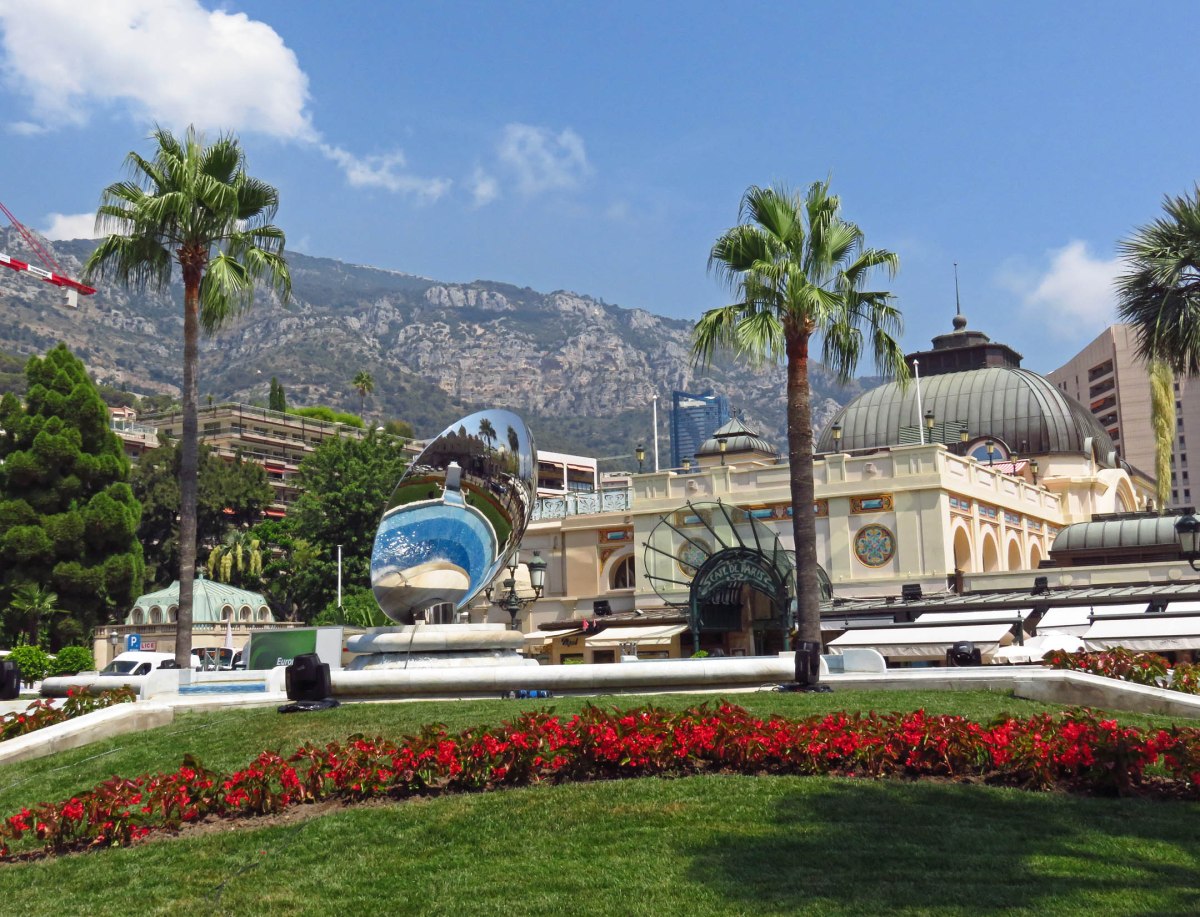 2. Cafe de Paris