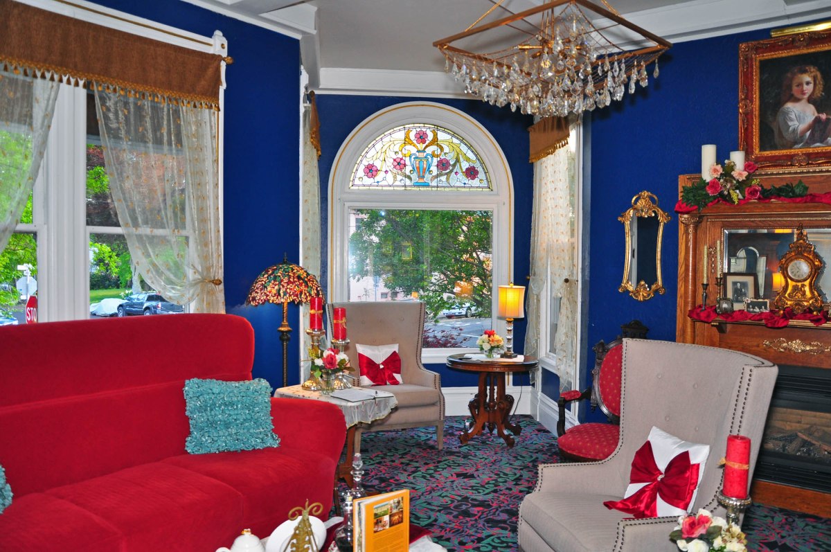 7. Inside La Belle Epoque