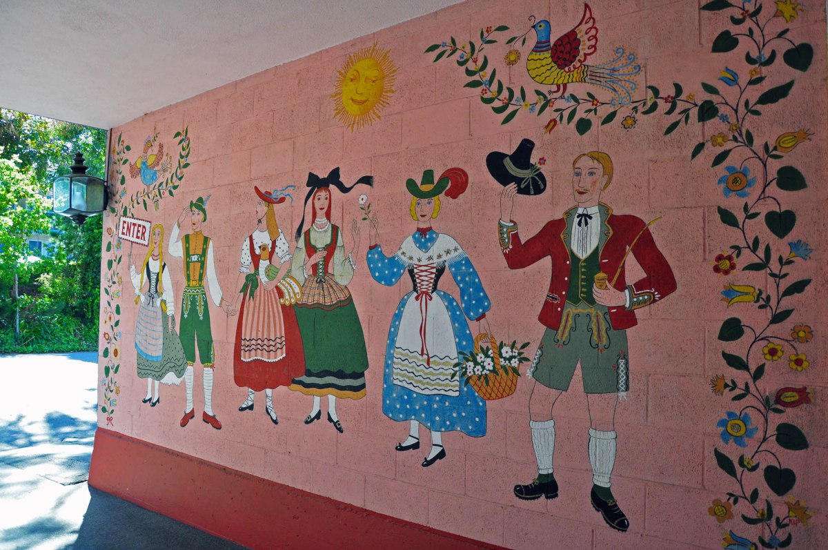 9. Hofsas House mural