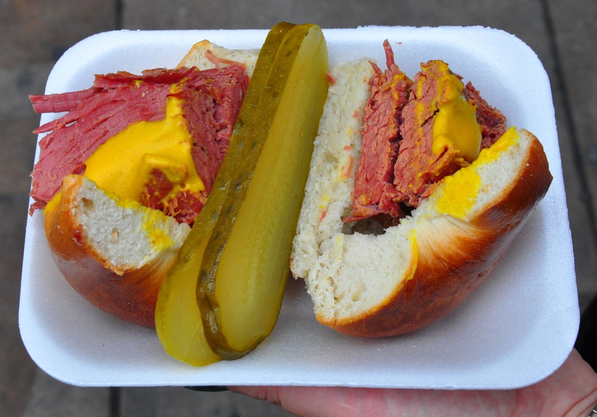 bagel-with-brisket-east-end-food-tour