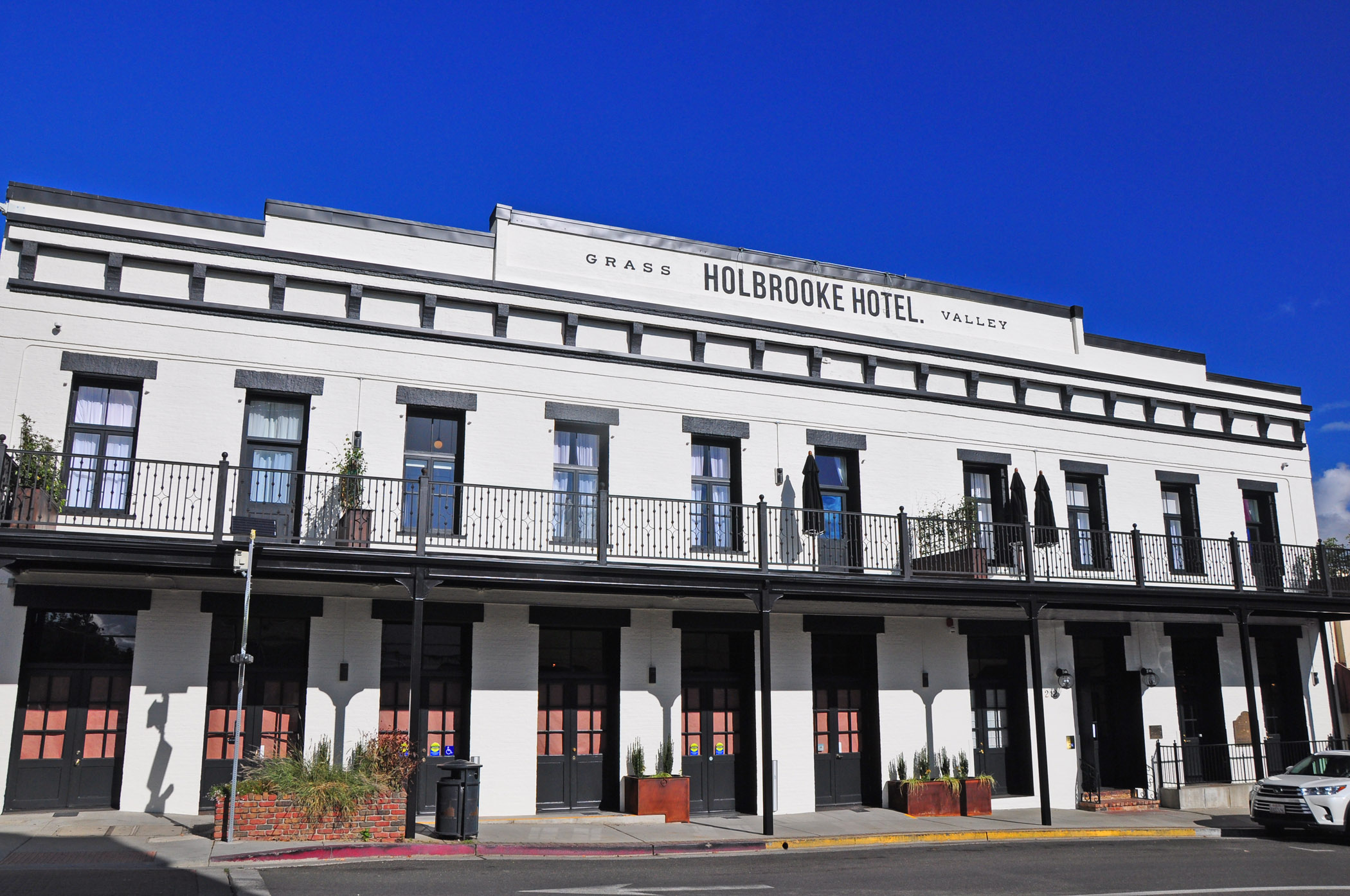 Exploring California's Landmarks: Holbrooke Hotel in Grass Valley
